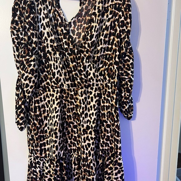 Scoop Scrunch Sleeve Printed Dress - Picture 3 of 4